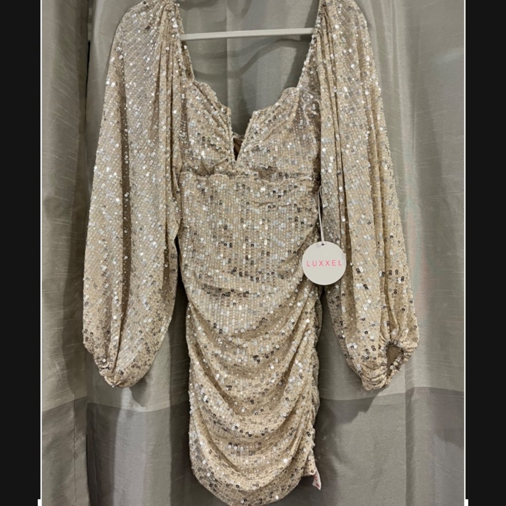 NWT VICI SEQUIN BODYCON DRESS - CHAMPAGNE - Medium